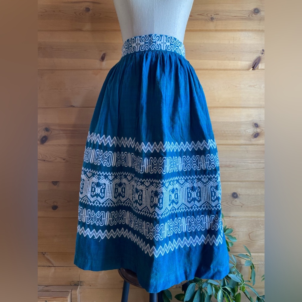 Vintage 1950s Handmade Embroidered Guatemalan Skirt XS 25” Waist